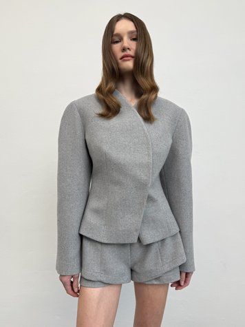 Костюм сірого кольору (жакет + шорти) Fall Winter XS/S vocutiee31xss фото
